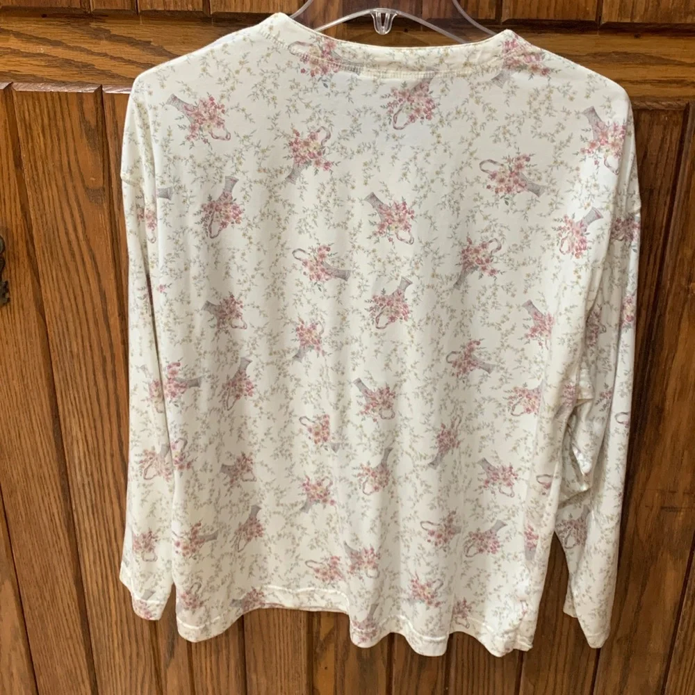 Bizzit collection Women’s Top with 
Flowery Print size L - Picture 2 of 4